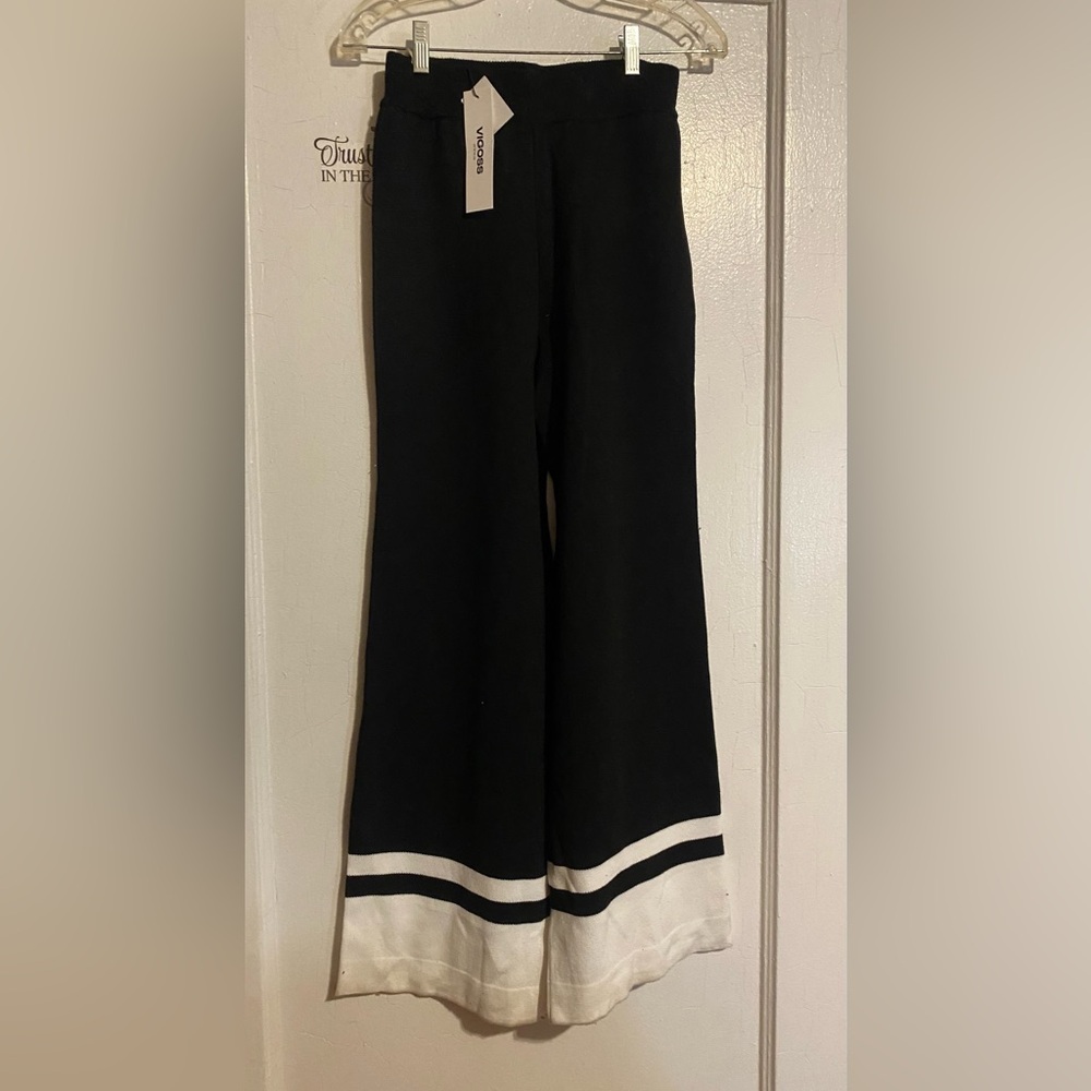 Vigoss Black Wide-Leg Pants with White Tag Detail